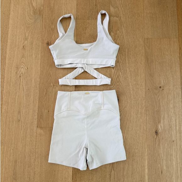 L Space Sports Bra & Bike Shorts Set Size S Gray Ivory - Picture 4 of 4